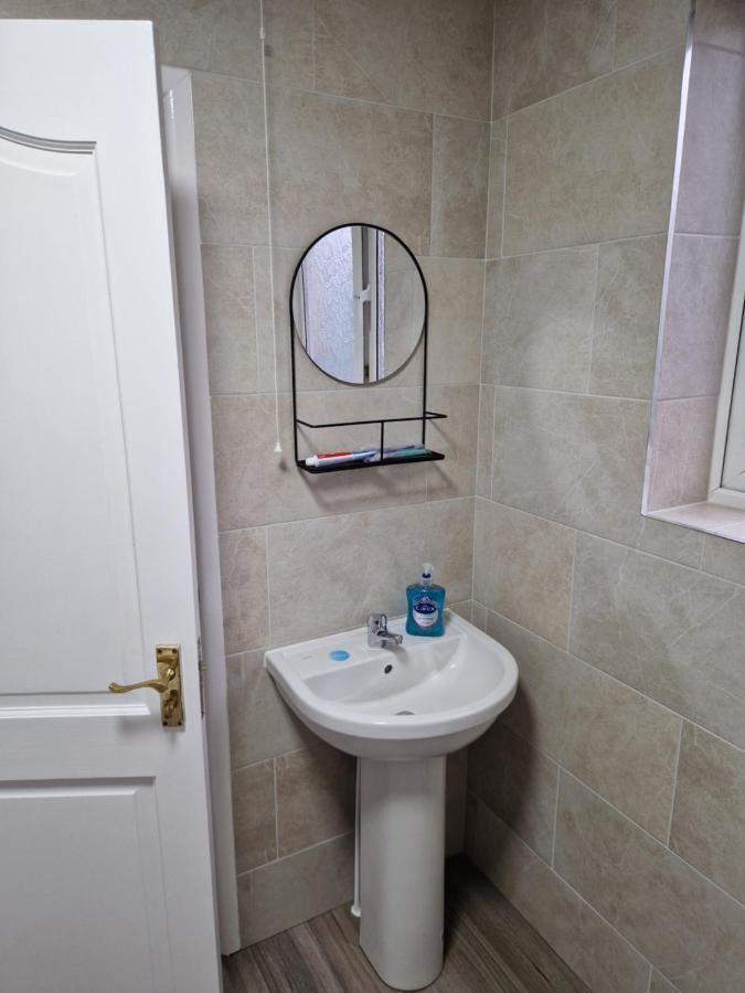 Birtley'S Diamond 3 Bed Apt, Sleeps 6 Guests Birtley  Exterior photo